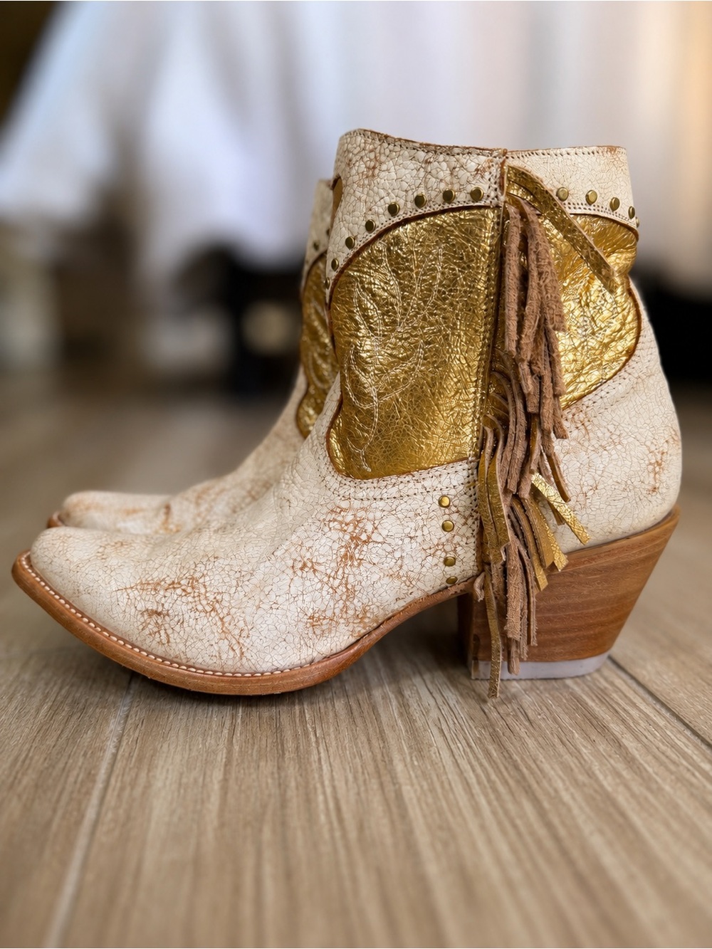 Old Gringo Cream and Gold Fringe Western Booties in Size 10